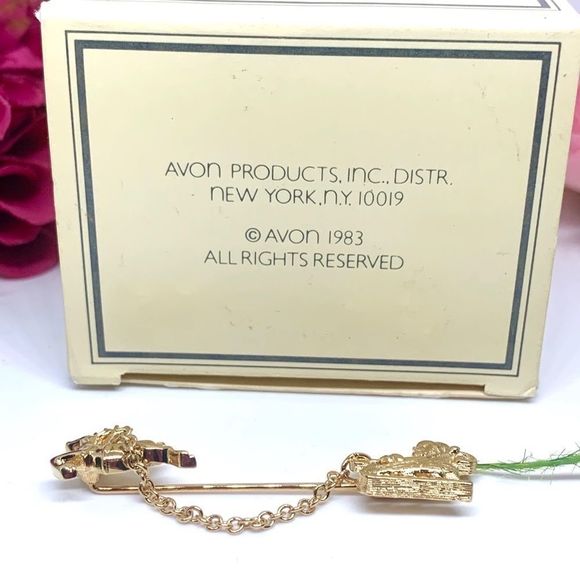 VINTAGE⚜️AVON Christmas Sleigh Chatelaine Pin - Picture 10 of 11